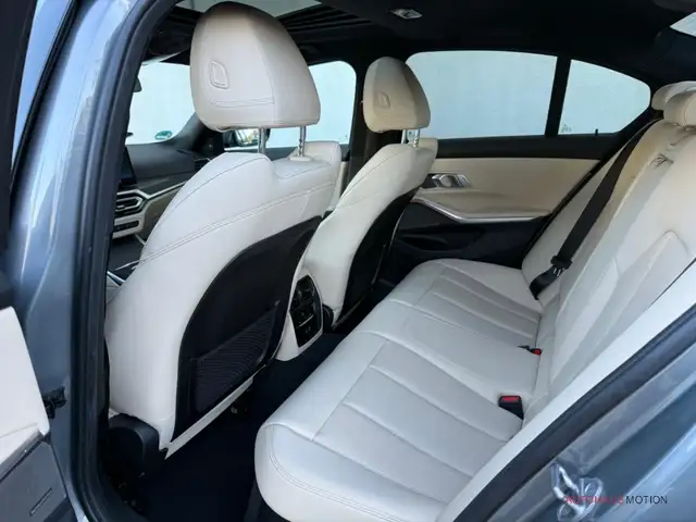 BMW 3 Series view 11