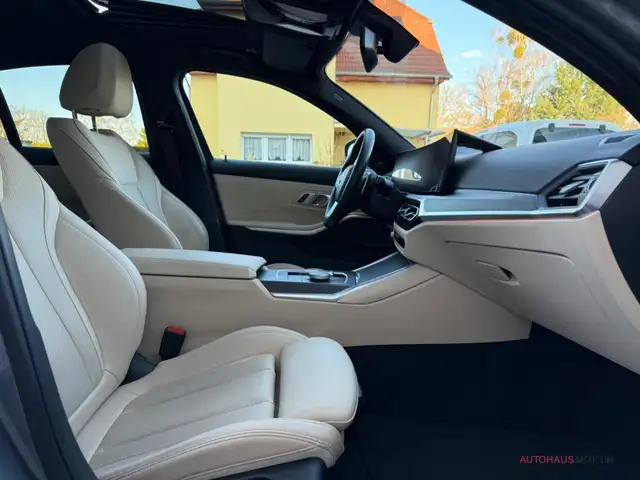 BMW 3 Series view 15