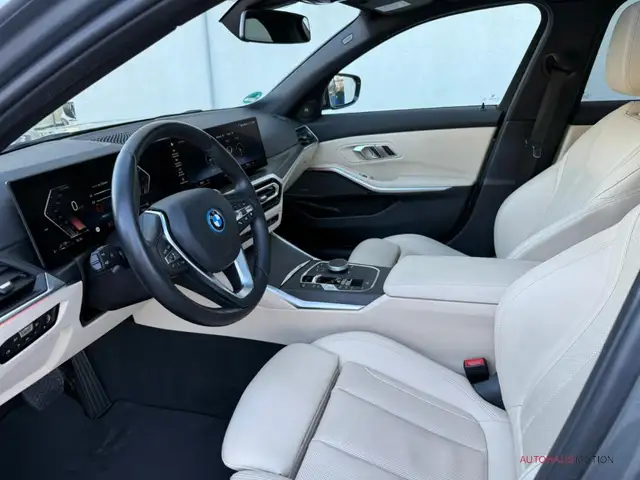 BMW 3 Series view 9