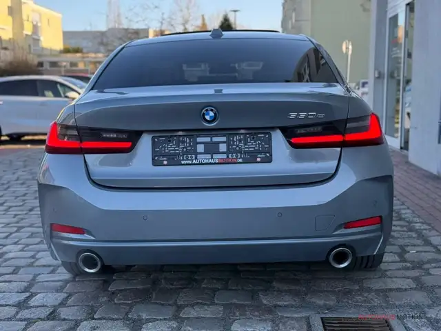 BMW 3 Series view 6