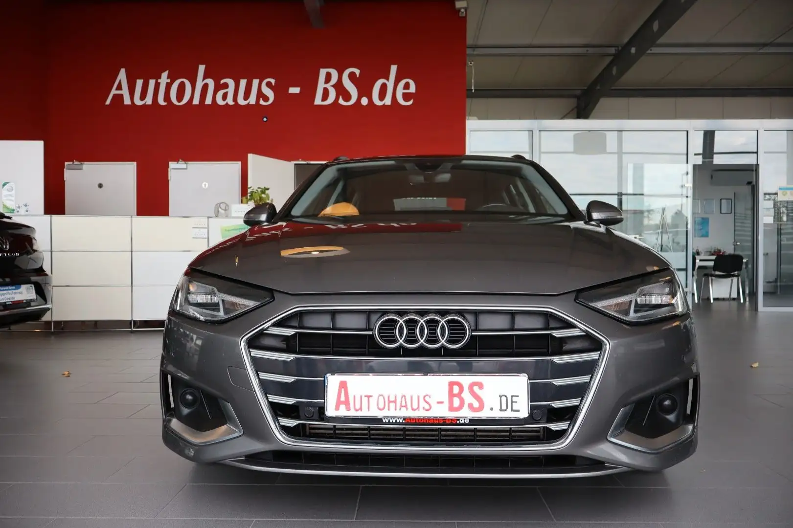 Audi A4 Avant 40 TFSI advanced,PDC,Navi,LED,1.Hand Grijs - 2