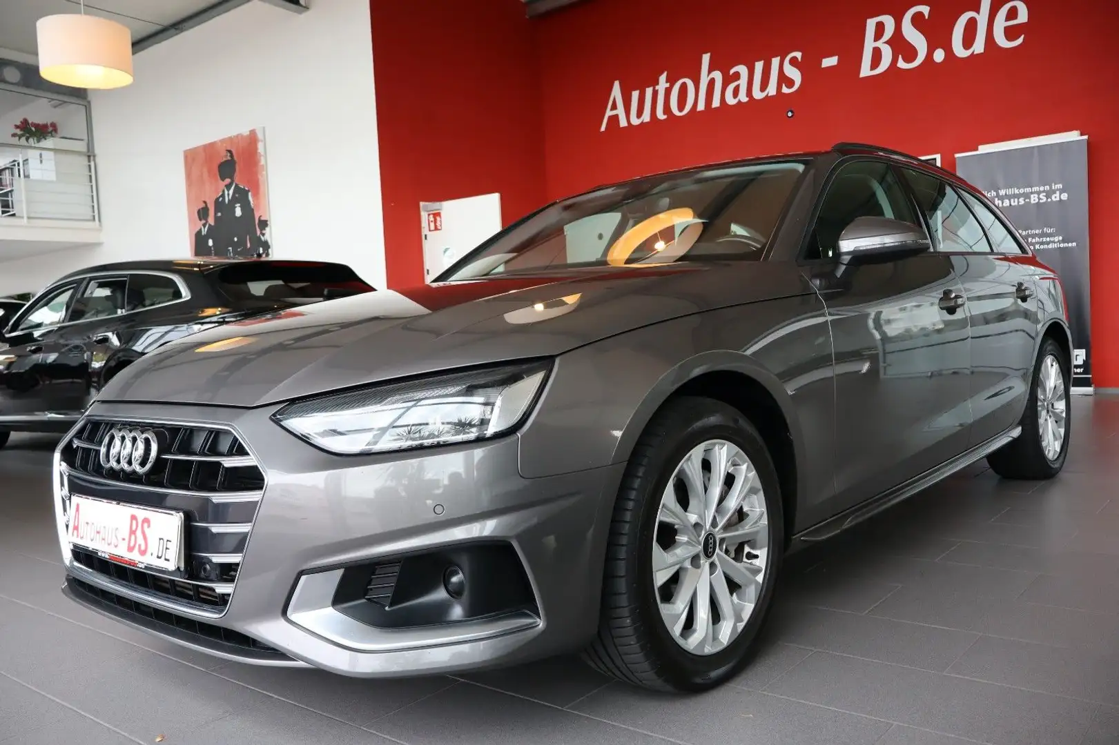 Audi A4 Avant 40 TFSI advanced,PDC,Navi,LED,1.Hand Grijs - 1