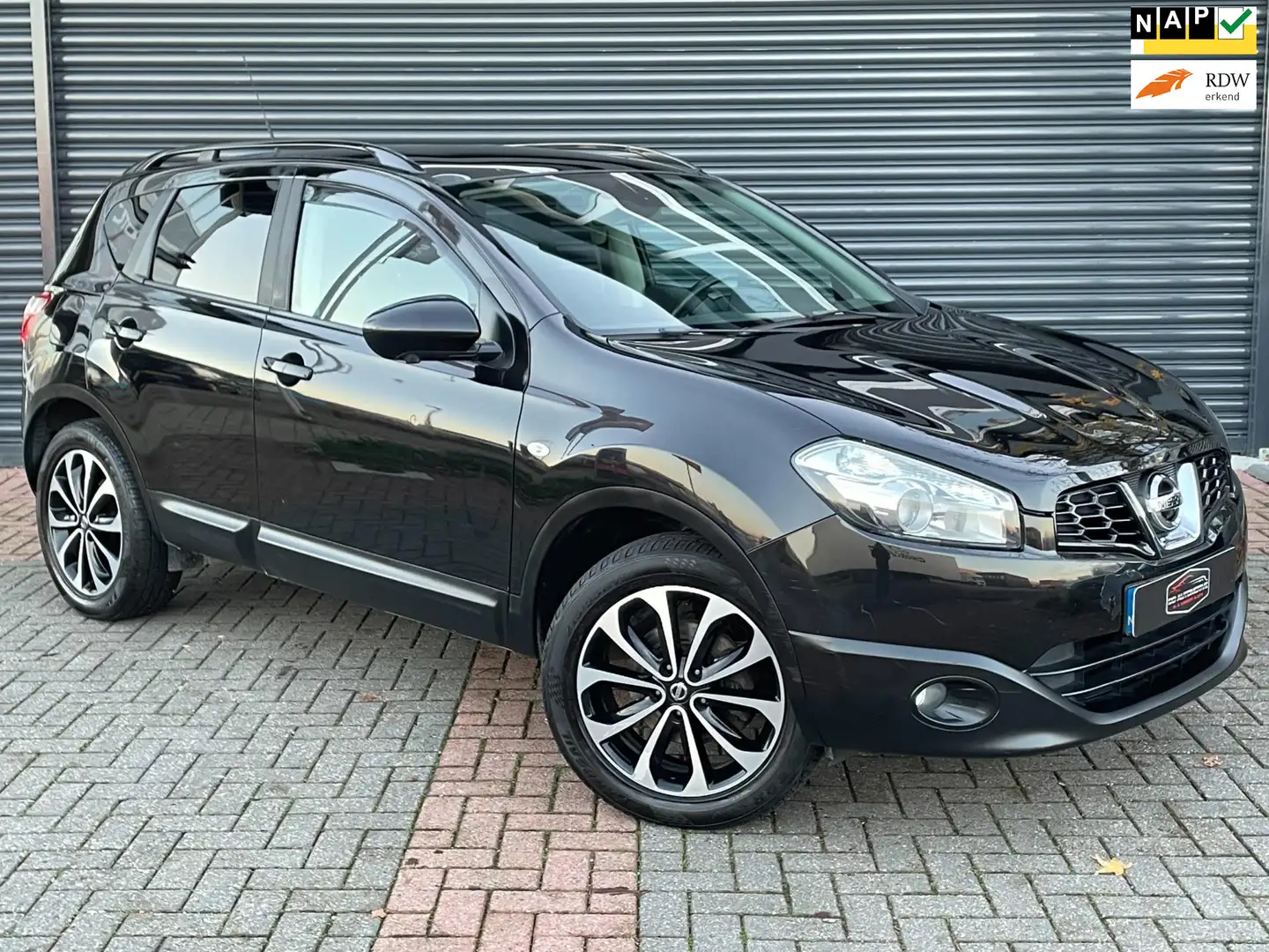 Nissan Qashqai 1.6 Connect Edition Pano | Navi | Pdc | Cruise | C Schwarz - 1