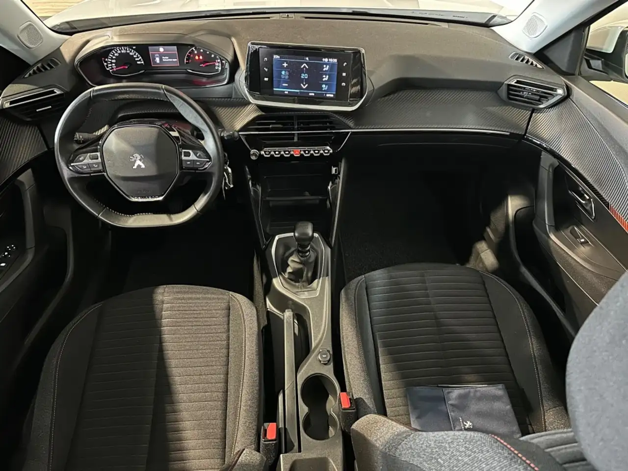 Peugeot 2008 1.2 PT ACTIVE PACK l CARPLAY l CRUISE l CLIMA l LM, миниатюра 2