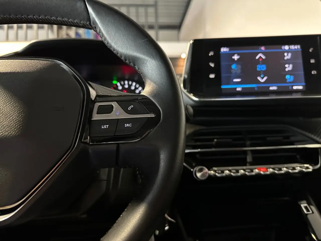 Peugeot 2008 1.2 PT ACTIVE PACK l CARPLAY l CRUISE l CLIMA l LM, миниатюра 19