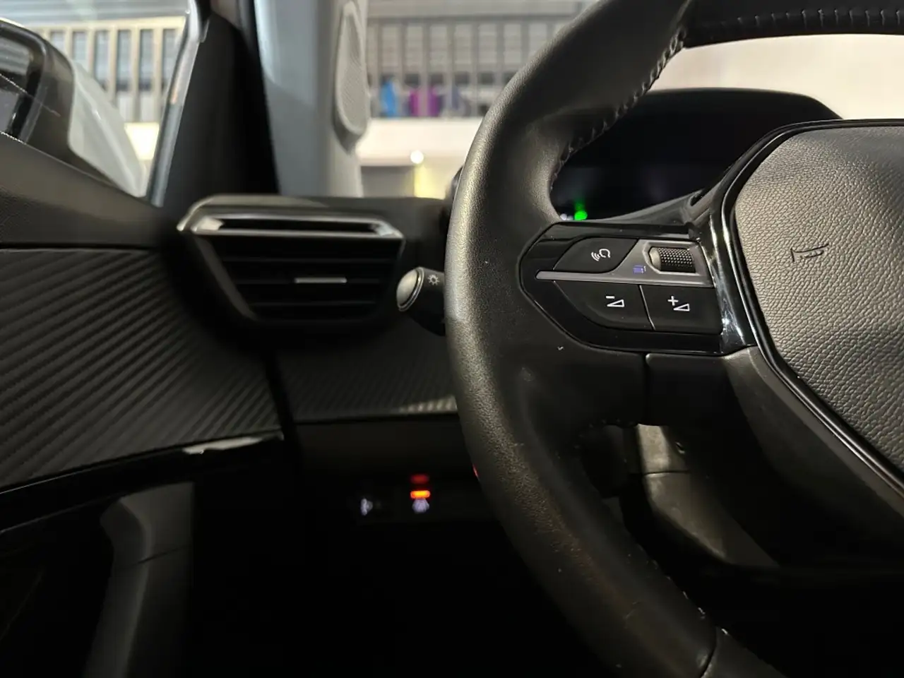 Peugeot 2008 1.2 PT ACTIVE PACK l CARPLAY l CRUISE l CLIMA l LM, миниатюра 18