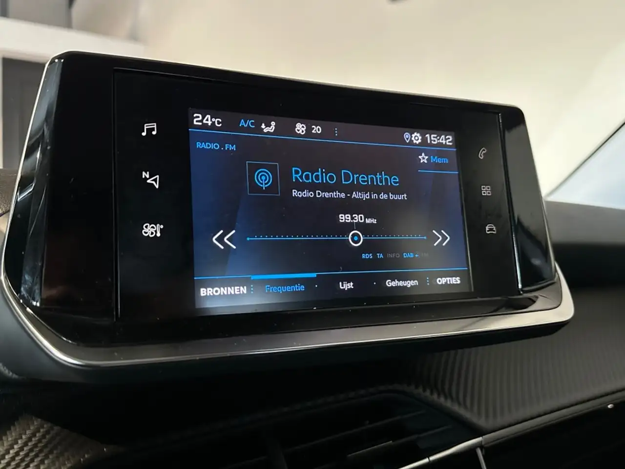 Peugeot 2008 1.2 PT ACTIVE PACK l CARPLAY l CRUISE l CLIMA l LM, миниатюра 24