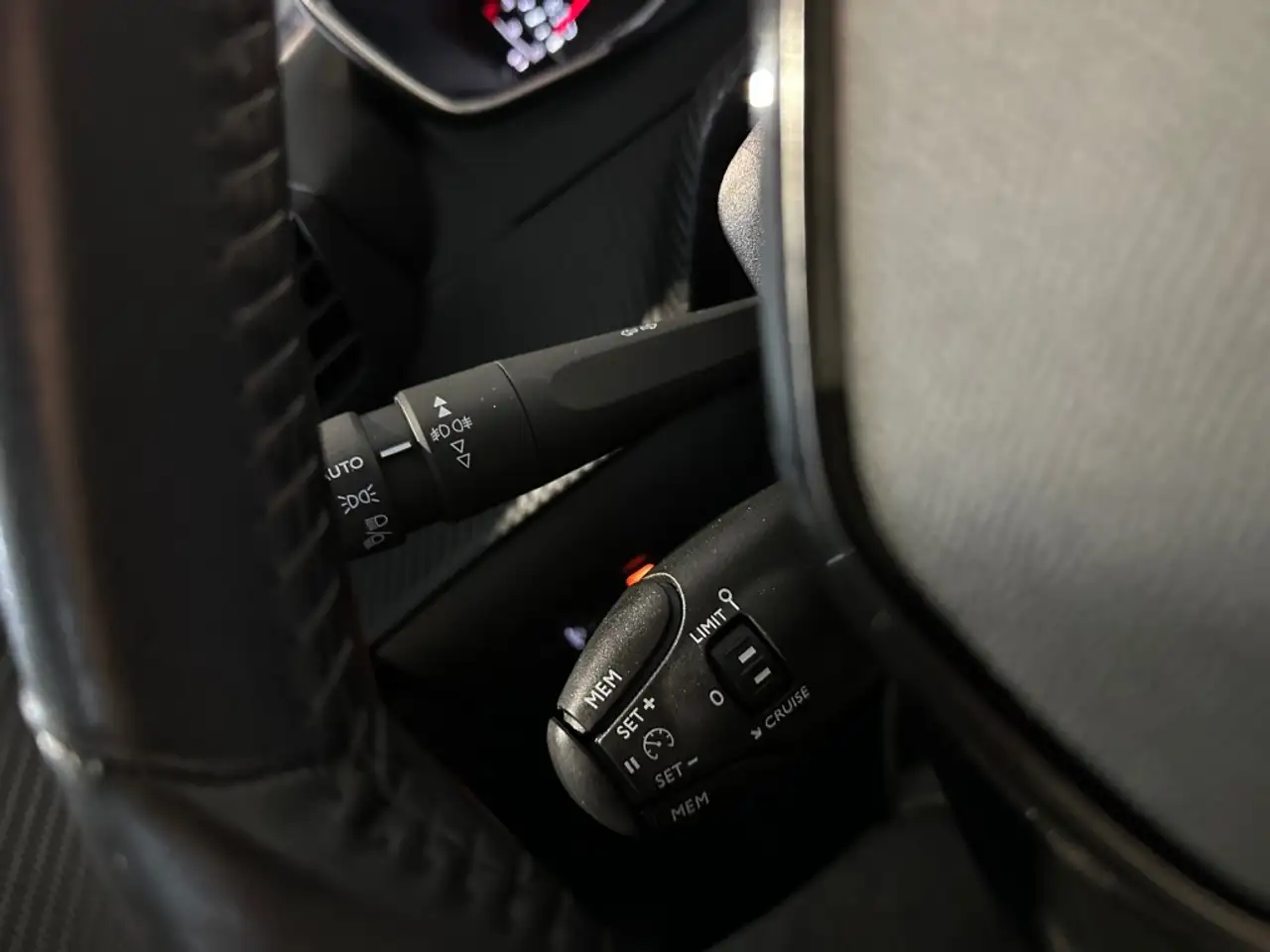 Peugeot 2008 1.2 PT ACTIVE PACK l CARPLAY l CRUISE l CLIMA l LM, миниатюра 20