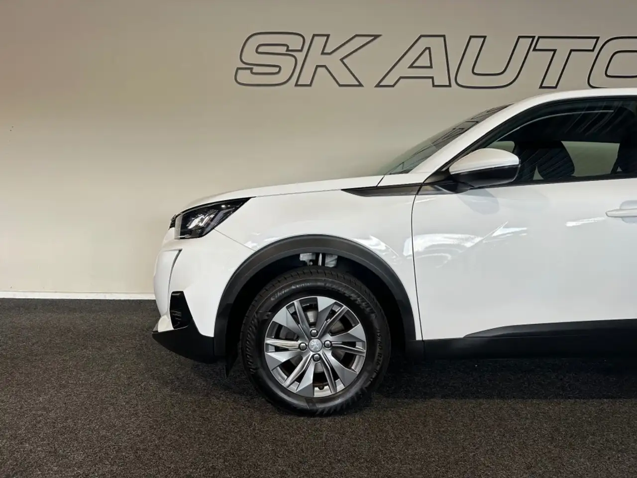 Peugeot 2008 1.2 PT ACTIVE PACK l CARPLAY l CRUISE l CLIMA l LM, миниатюра 8