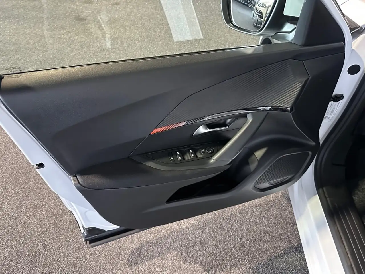 Peugeot 2008 1.2 PT ACTIVE PACK l CARPLAY l CRUISE l CLIMA l LM, миниатюра 12