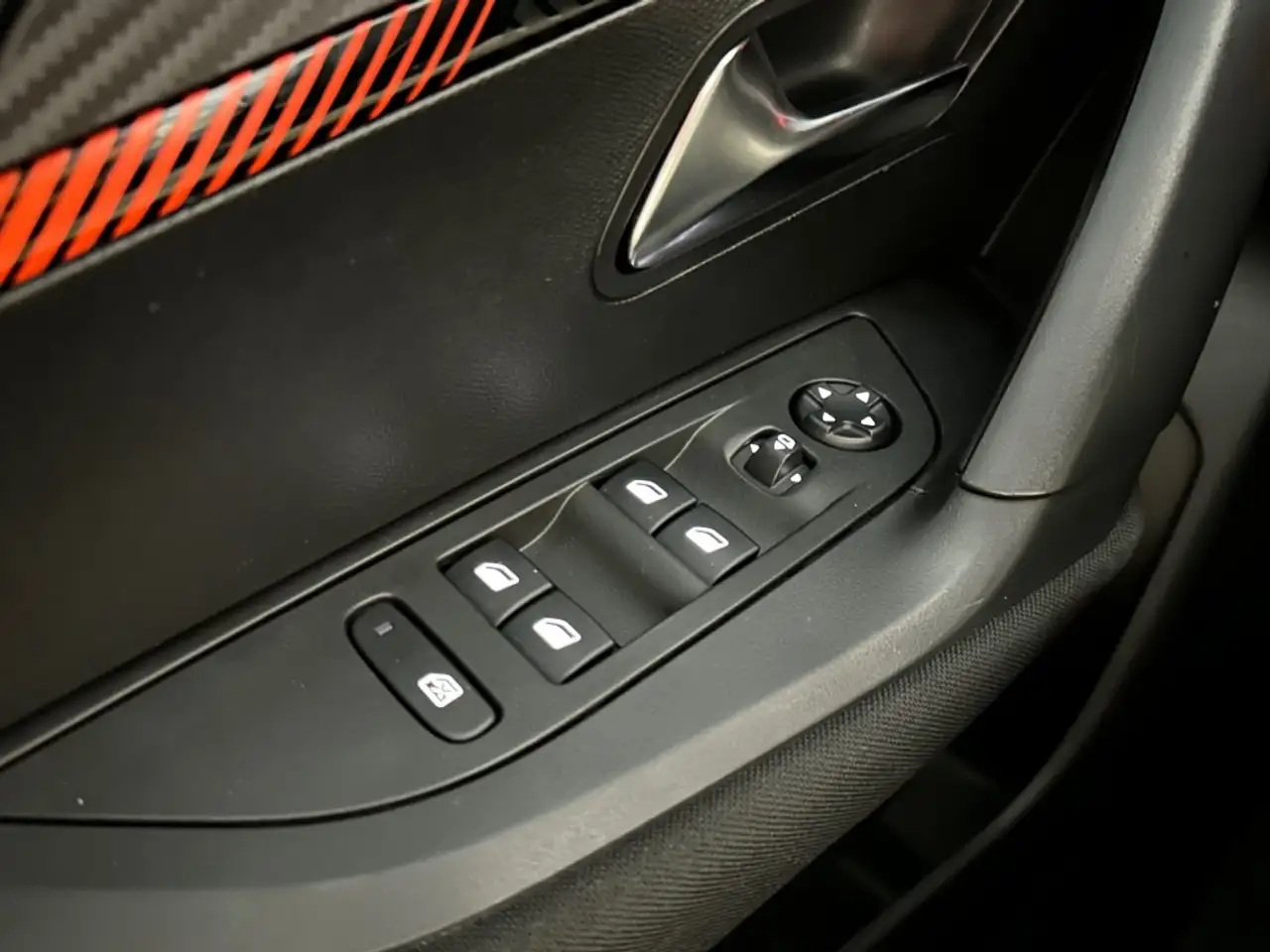 Peugeot 2008 1.2 PT ACTIVE PACK l CARPLAY l CRUISE l CLIMA l LM, миниатюра 30