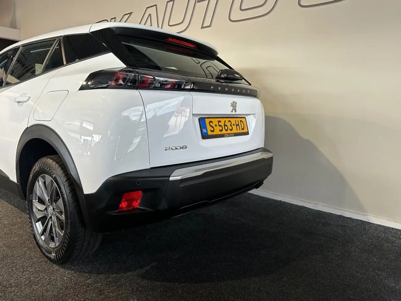 Peugeot 2008 1.2 PT ACTIVE PACK l CARPLAY l CRUISE l CLIMA l LM, миниатюра 11