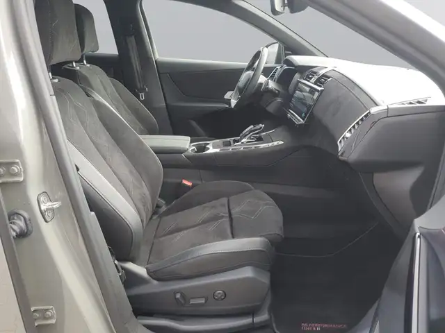 DS Automobiles DS 7 view 12