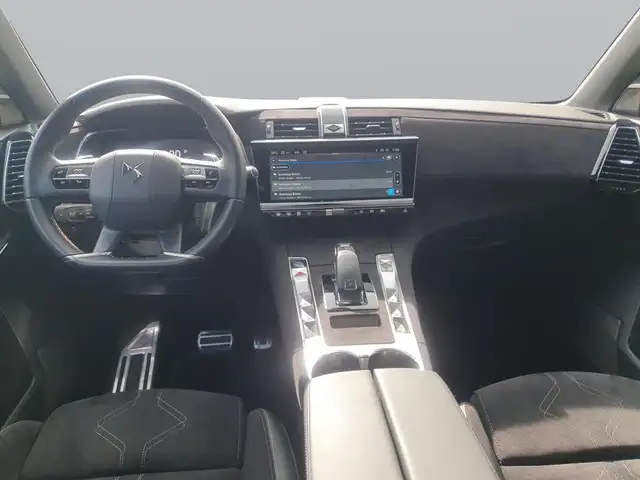 DS Automobiles DS 7 view 11