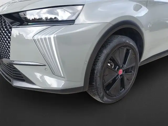 DS Automobiles DS 7 view 10