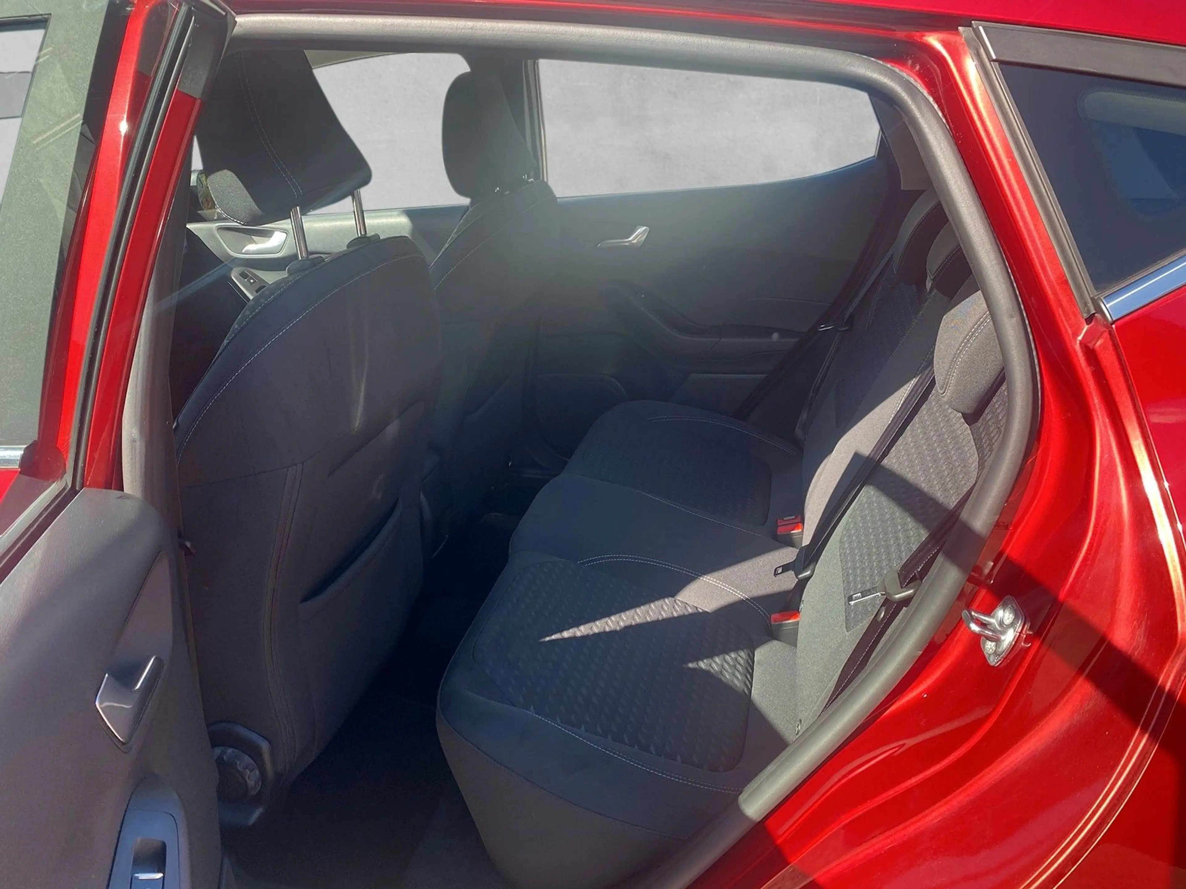 Ford Fiesta Titanium — photo 10