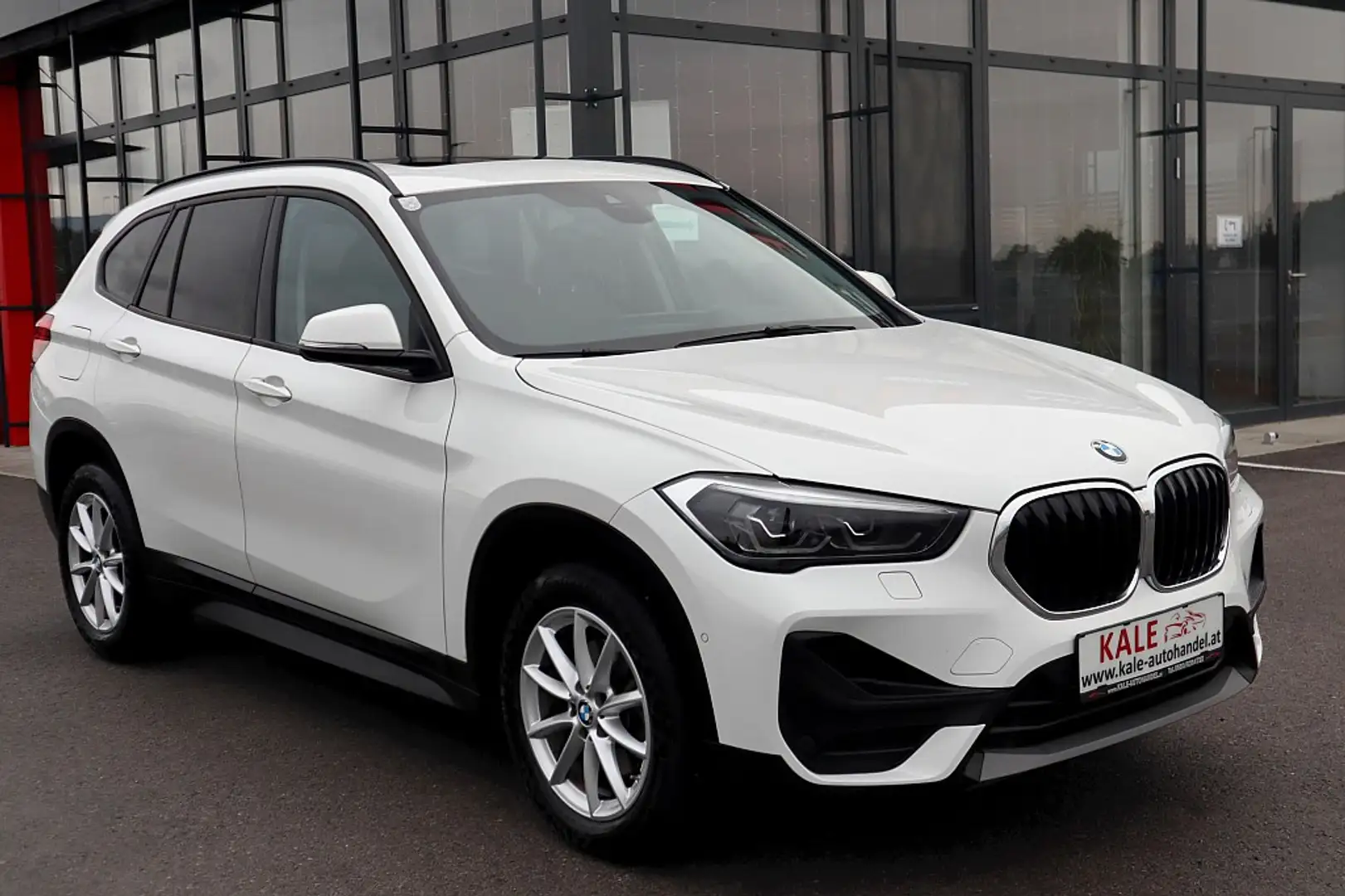BMW X1 sDrive18d Aut.*1.Besitz*Panoramadach*LED*NAVI* Weiß - 2
