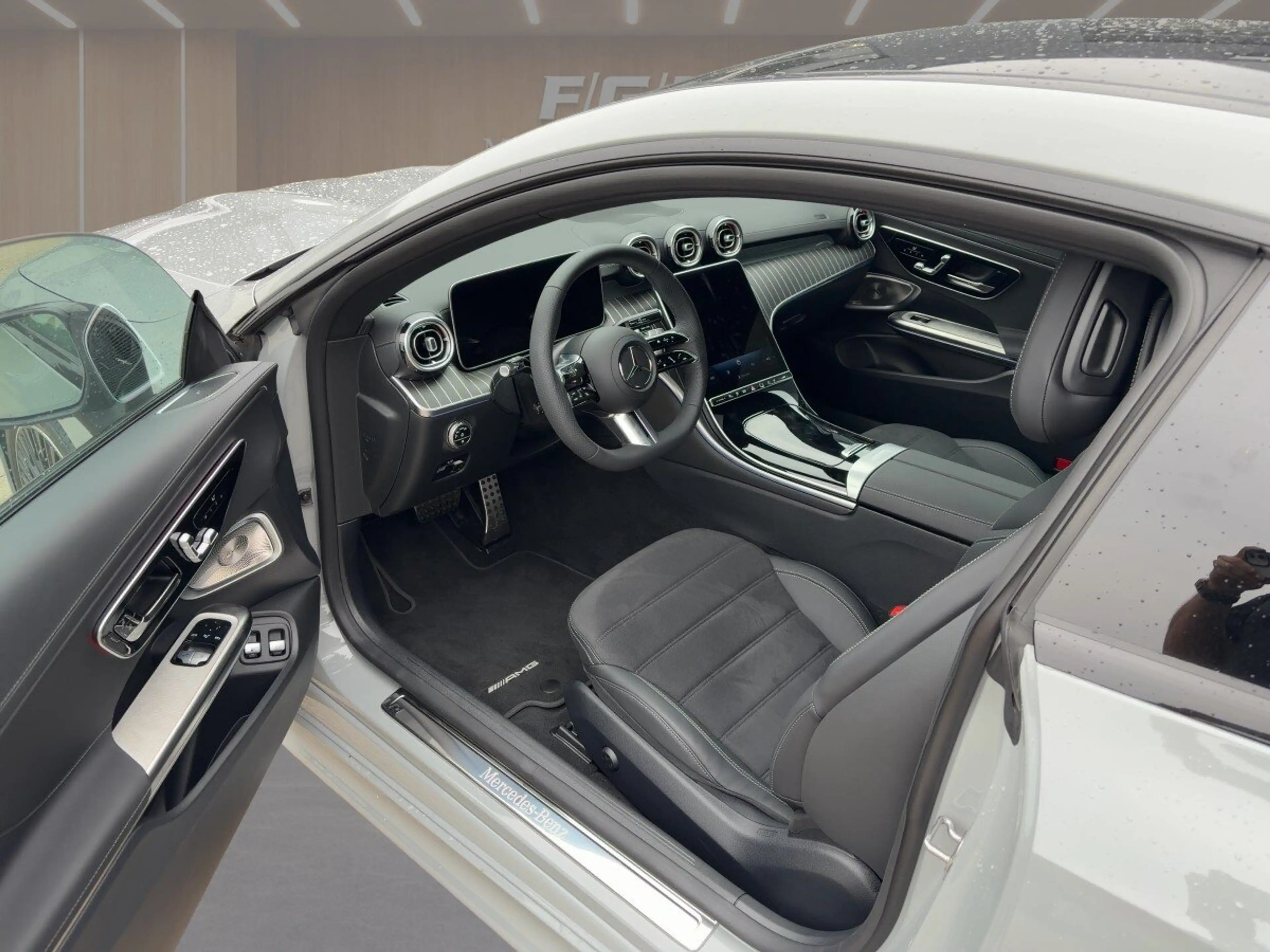 Mercedes-Benz CLE 300 CLE 300 e AMG+PANO+DISTR+KEYG+360+BURM+MEM+DIGIL — photo 6
