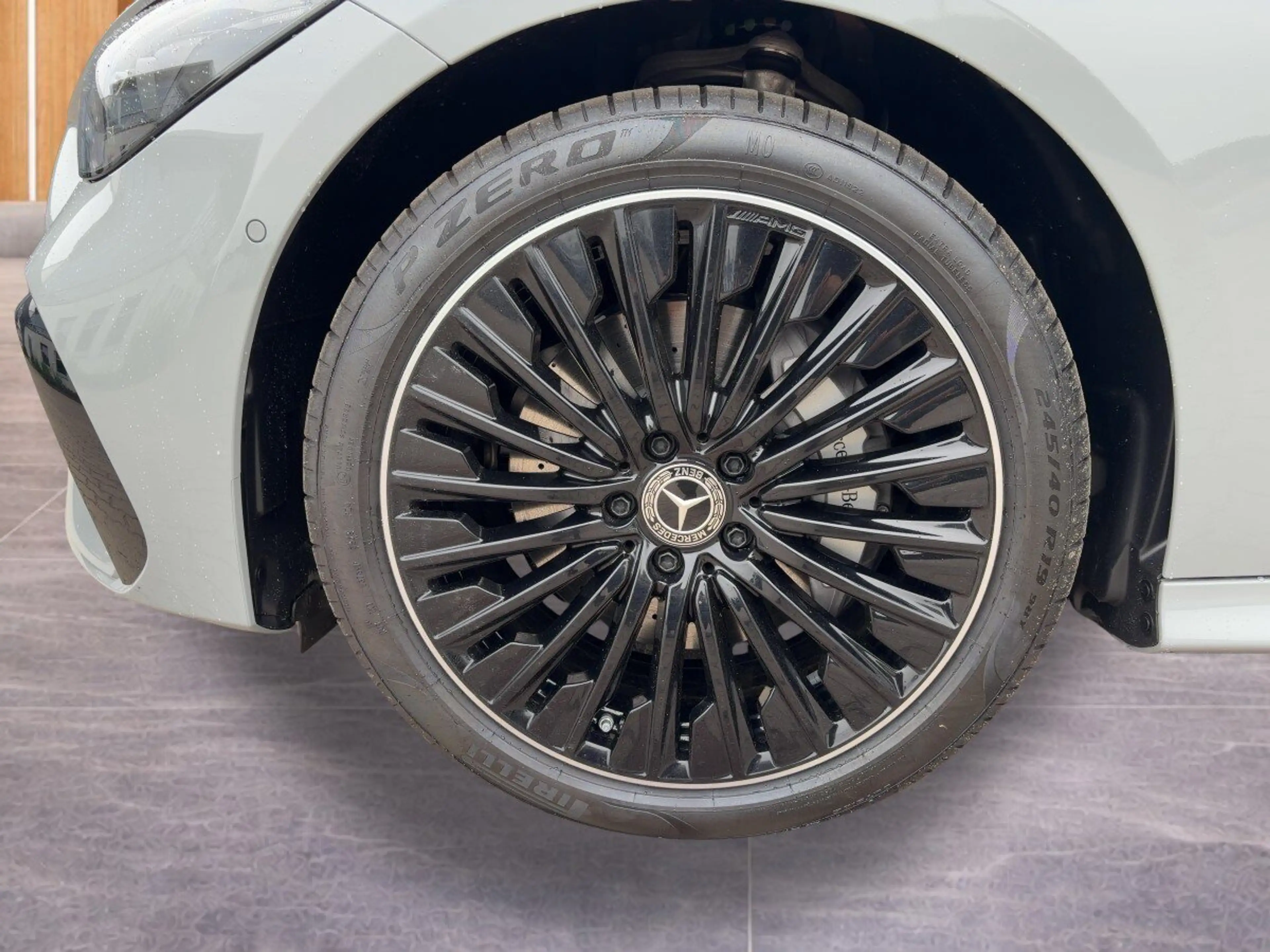 Mercedes-Benz CLE 300 CLE 300 e AMG+PANO+DISTR+KEYG+360+BURM+MEM+DIGIL — photo 9