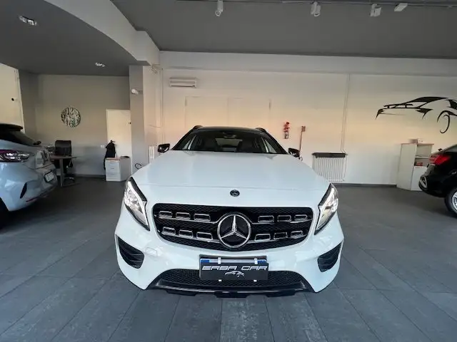 Mercedes-Benz GLA 200 GLA-X156 2017 d Premium 4matic auto