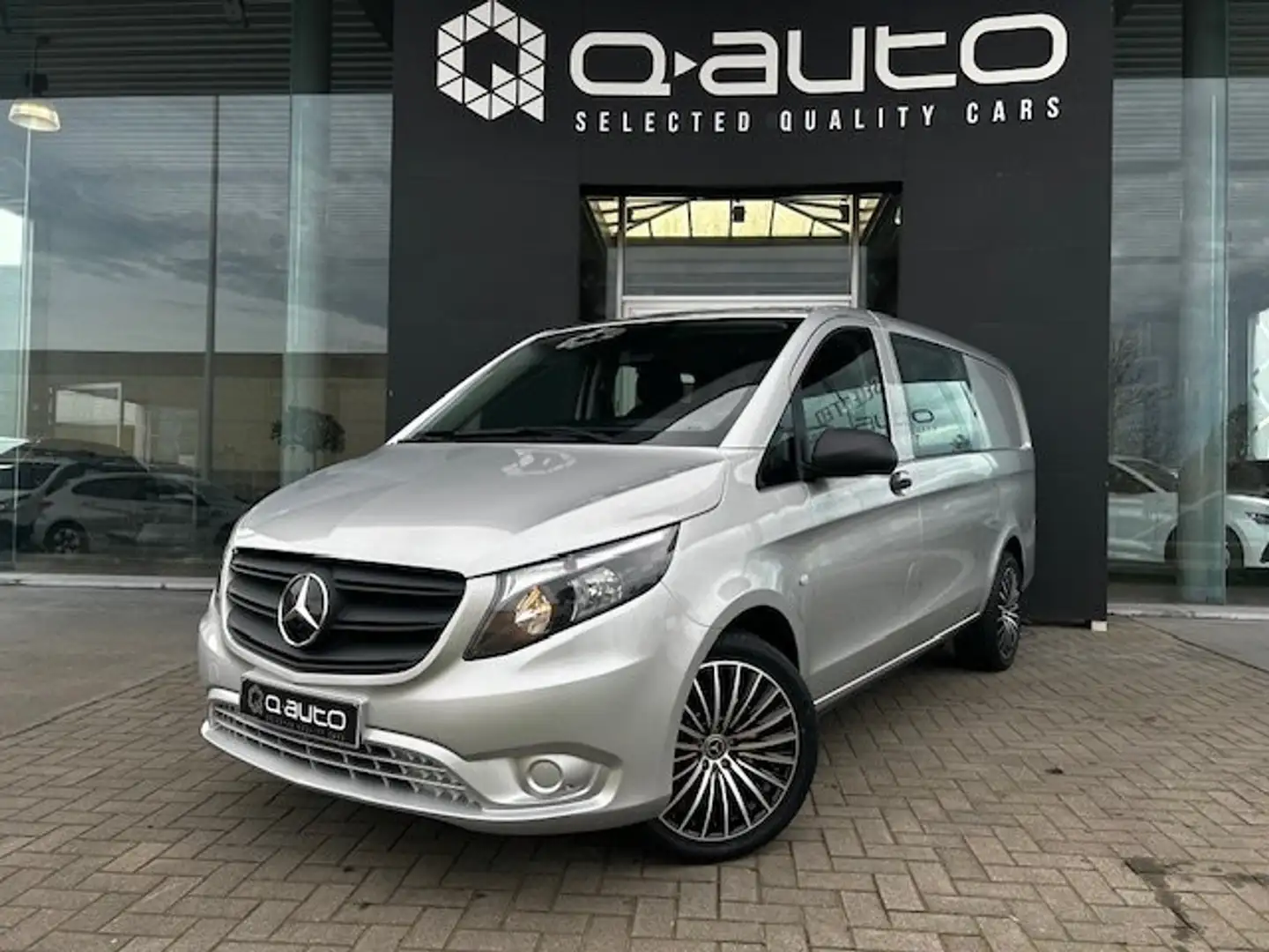 Mercedes-Benz Vito 114d Dubbel Cabine Lang Aut / GPS / Cam / 5 Zit Plateado - 1