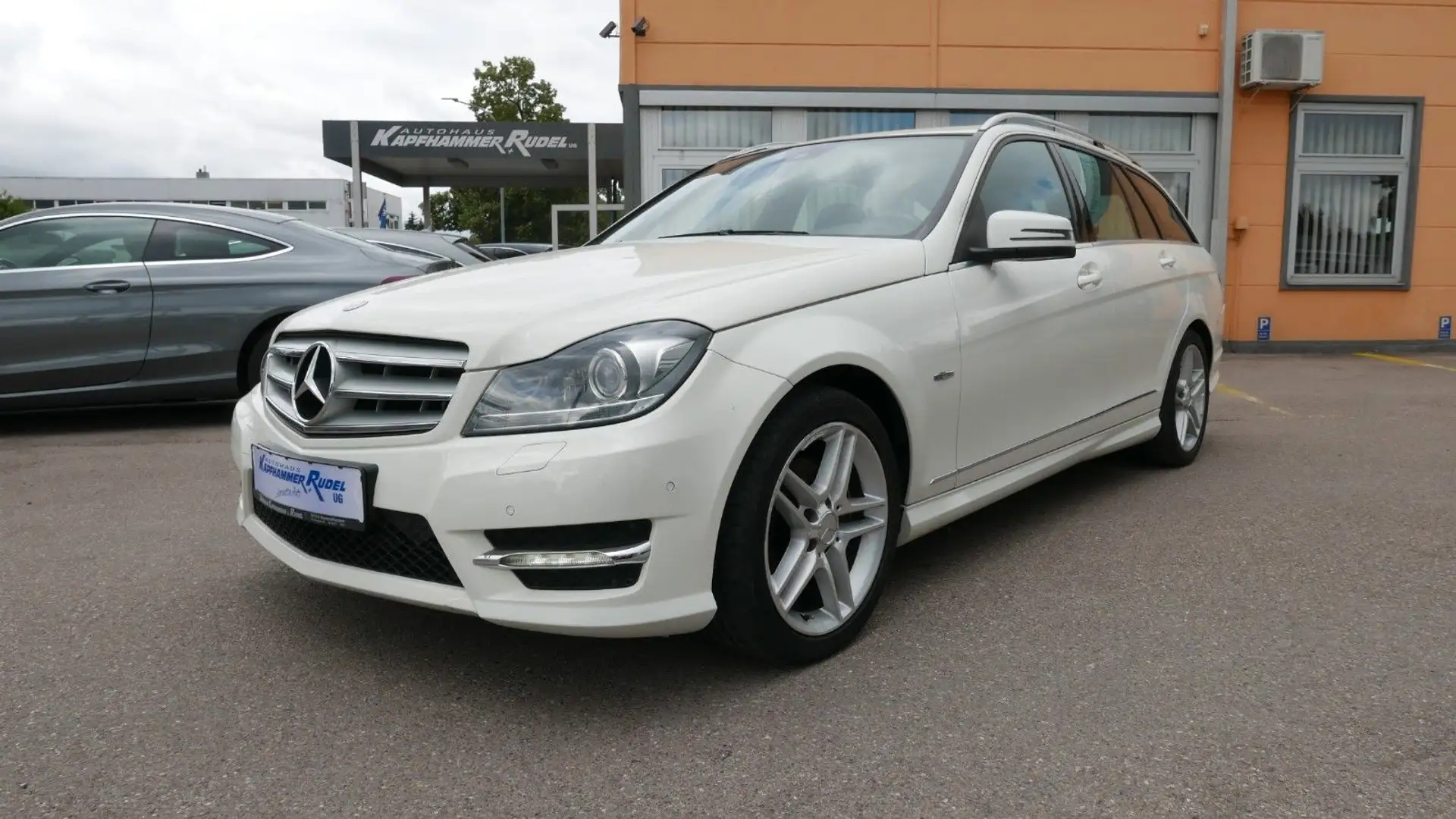 Mercedes-Benz C 180 T CGI /AMG-line/NAVI/Bi-Xenon Bianco - 1
