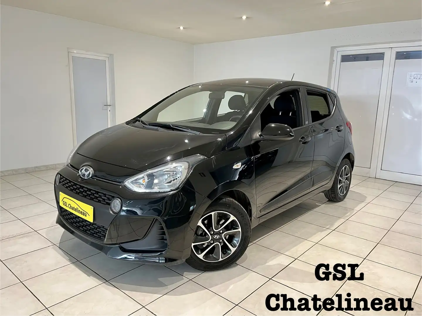 Hyundai i10 1.0i 67CV GO! 22840 km Noir Airco/cruise/Bluetooth Noir - 1