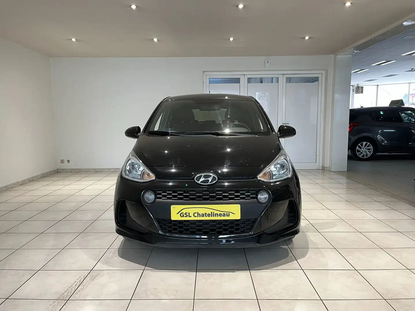 Hyundai i10 1.0i 67CV GO! 22840 km Noir Airco/cruise/Bluetooth Noir - 2