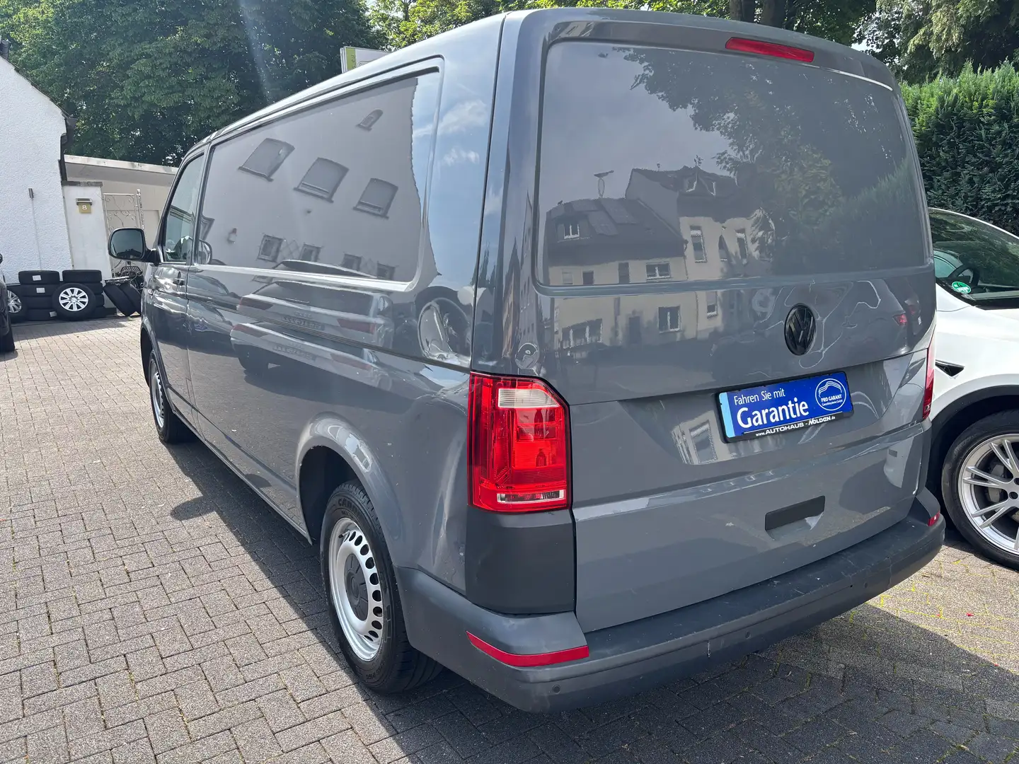 Volkswagen T6 Transporter Lang Klima+Navi+Sitzhzg.+AHK+1.Hd. MWST ausw. Gris - 2