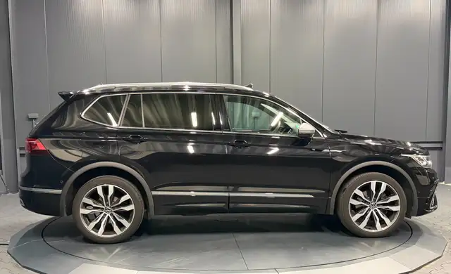 Volkswagen Tiguan Allspace view 8