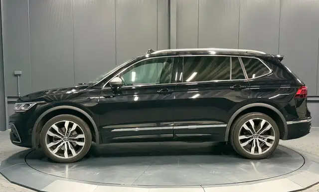 Volkswagen Tiguan Allspace view 3