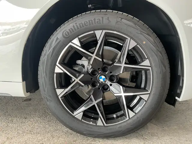 BMW X3 view 12