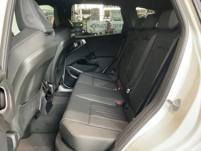 BMW X3 view 9