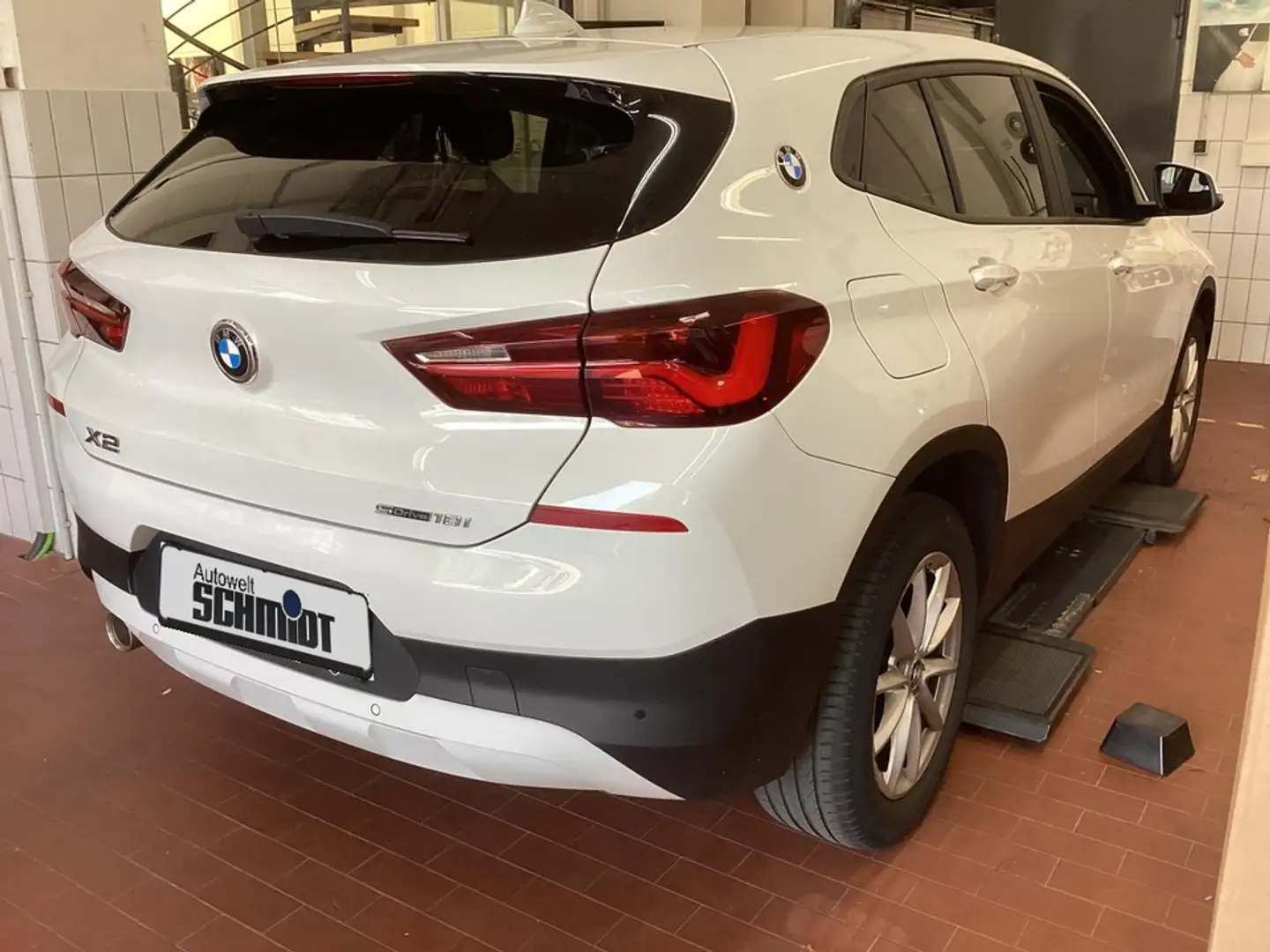 BMW X2 sDrive18i Advantage + 2Jahre-BPS.-GARANTIE Blanc - 2