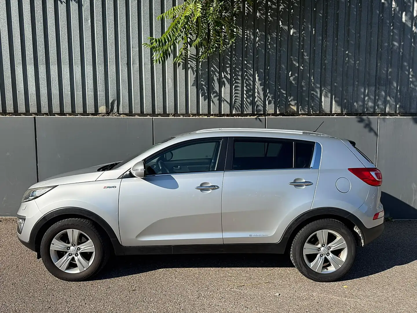 Kia Sportage Active 2,0 CRDi 4WD DPF Aut. | ALLRADANTRIEB | ... Grau - 2