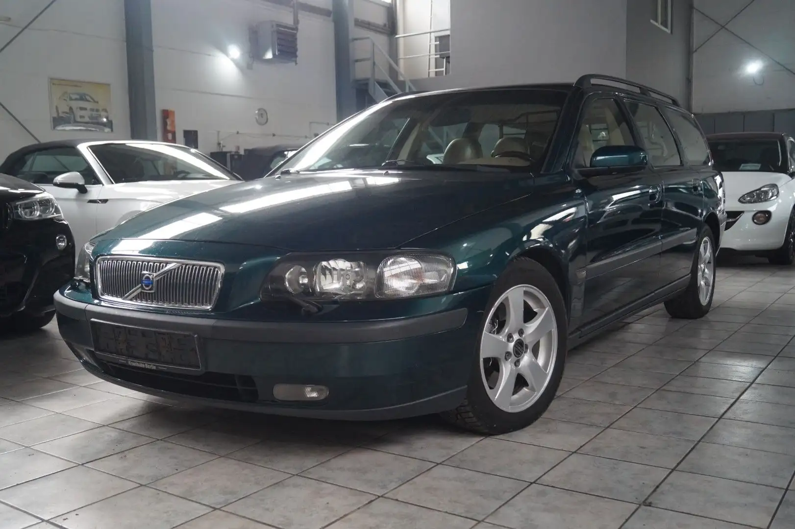 Volvo V70 T5 2,3 Premium*Autom.*Leder*Navi*Memory*Kam. Grün - 1