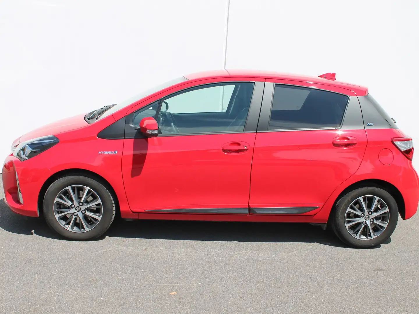 Toyota Yaris 1,5 VVT-i Hybrid Active Rot - 1
