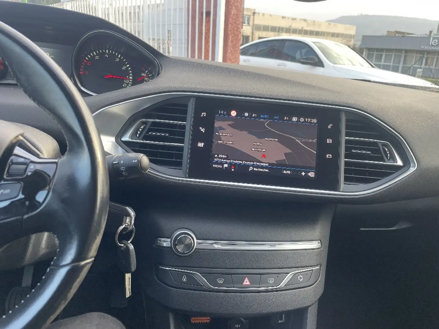 Peugeot 308 1.2 ess130ch STYLE - 2
