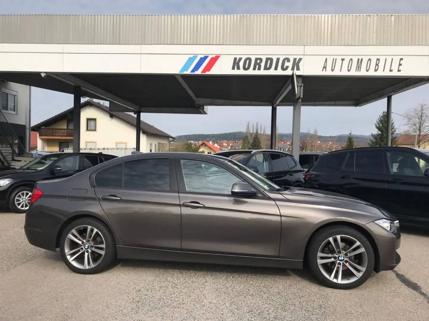 BMW 320 i LIMO F30/XENON/SHZ/FEHLERMELDUNG"ANTRIEB" Brown - 1