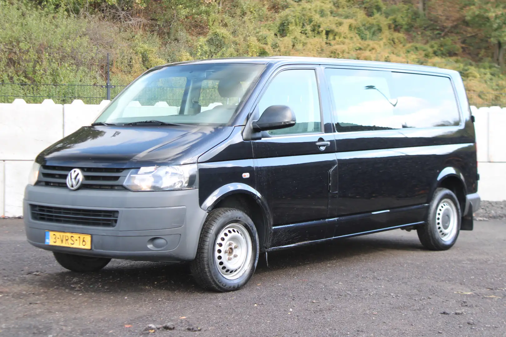 Volkswagen T5 Transporter 2.0 TDI L2H1 DC Trendline Negru - 1