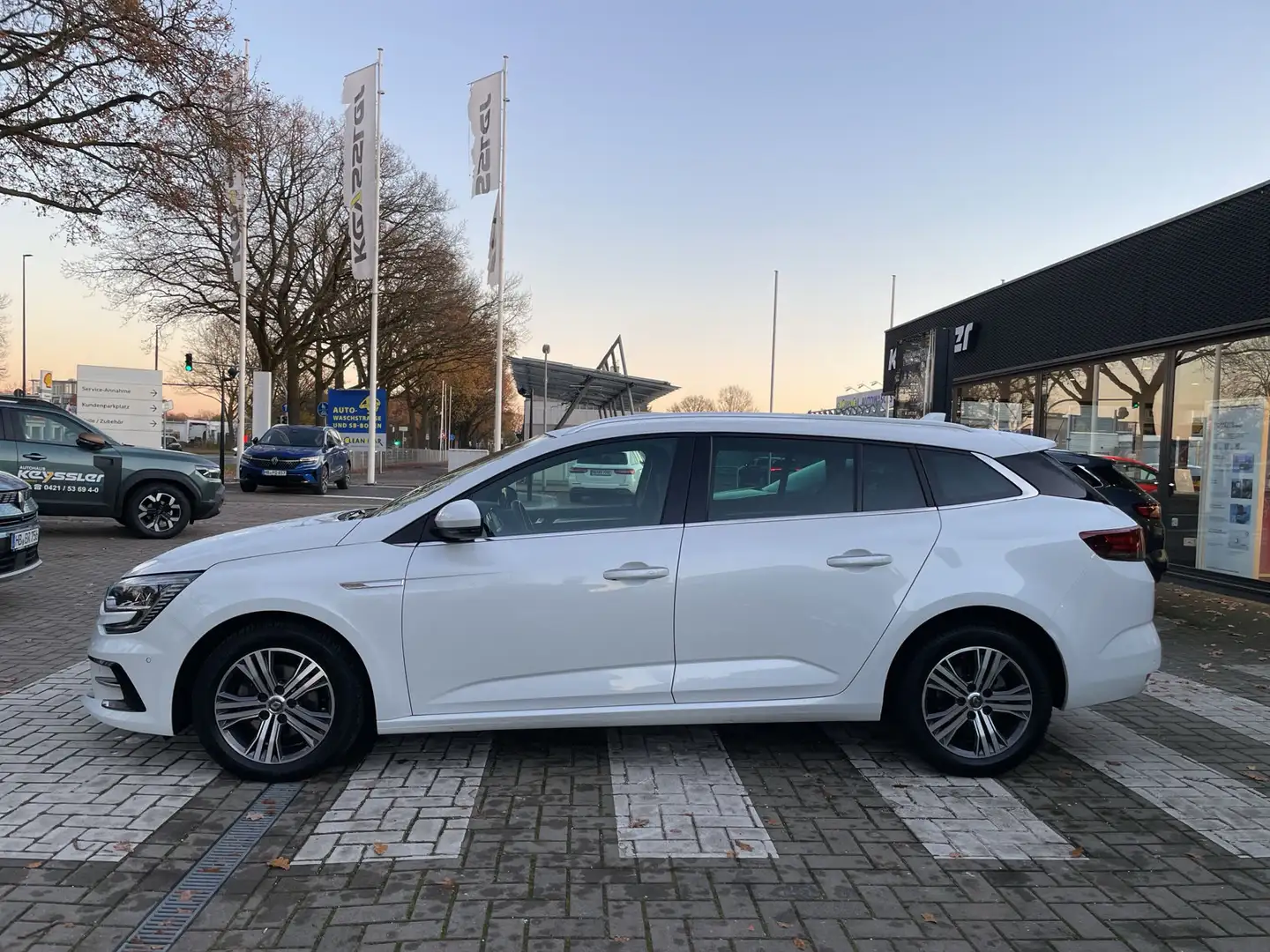 Renault Megane Megane Grandtour TCe 140 Intens EDC GPF Blanc - 2