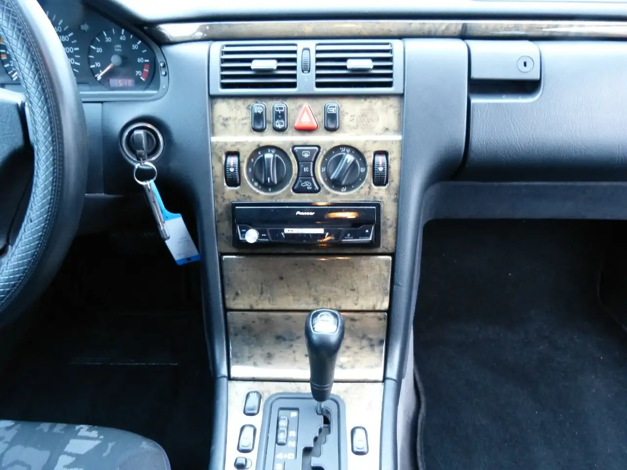 Mercedes-Benz E 200 T Avantgarde [DAB/KAMERA/AHK/TÜV], foto 11