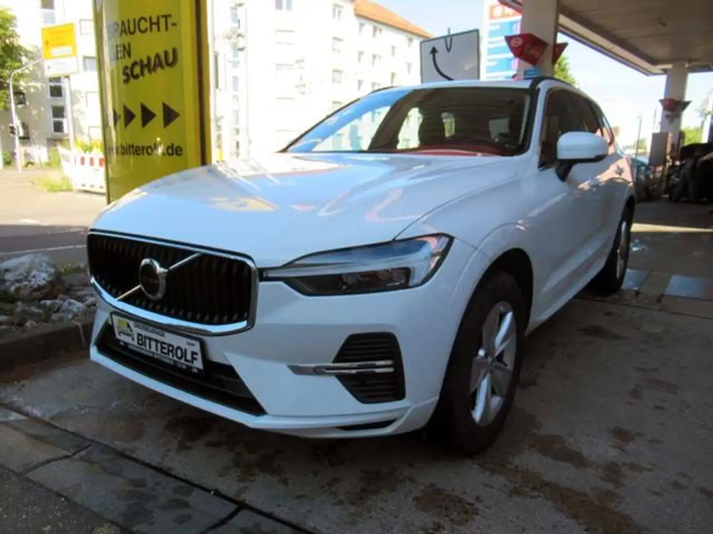 Volvo XC60 B4D Momentum Pro Aut Navi/AHK/ACC/RFK/SHZ Weiß - 2