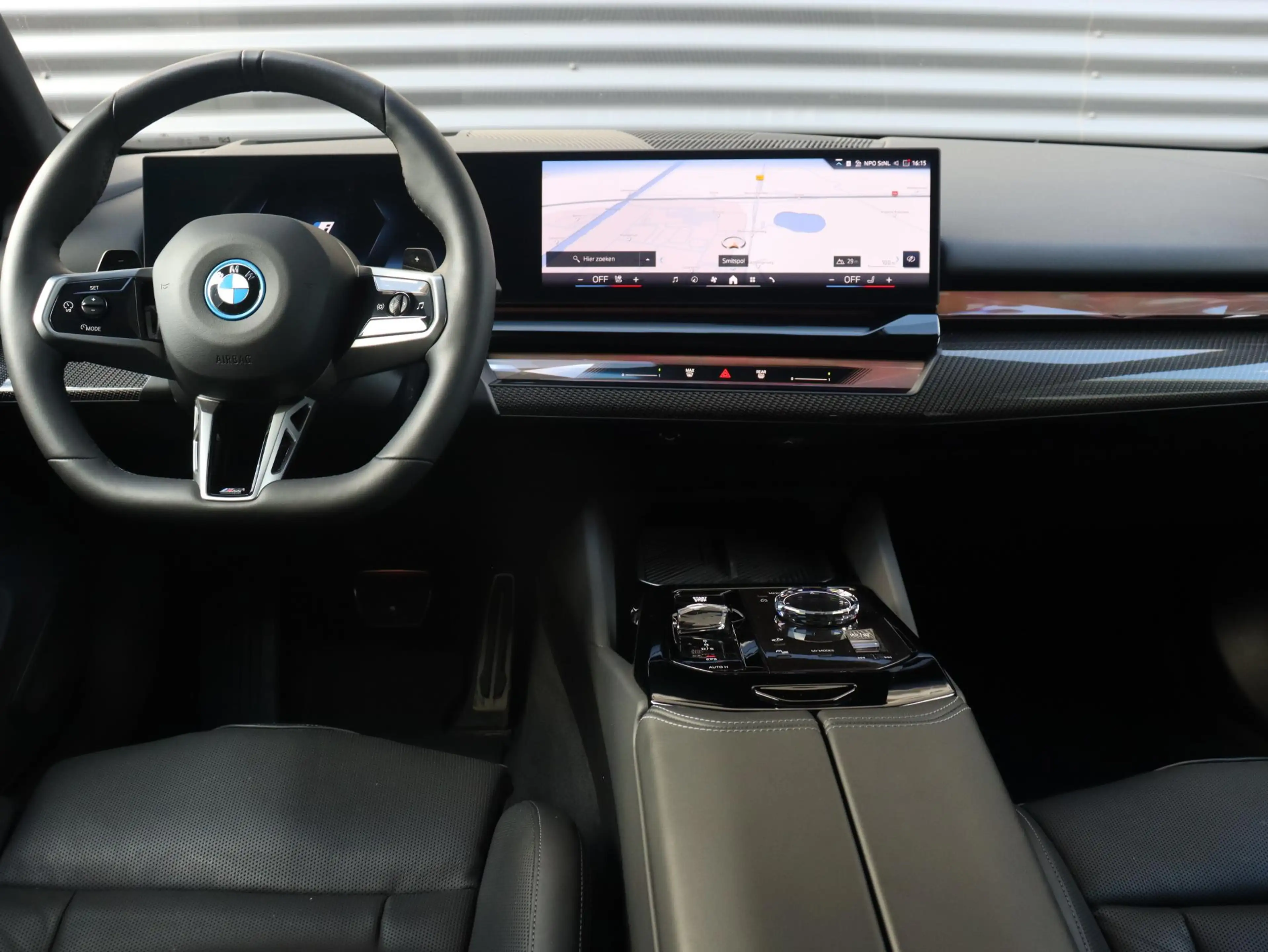 BMW 550 5-serie Sedan 550e xDrive | M Sportpakket Pro | In — photo 11