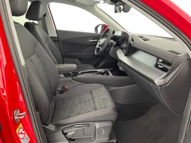 Audi Q3 view 9
