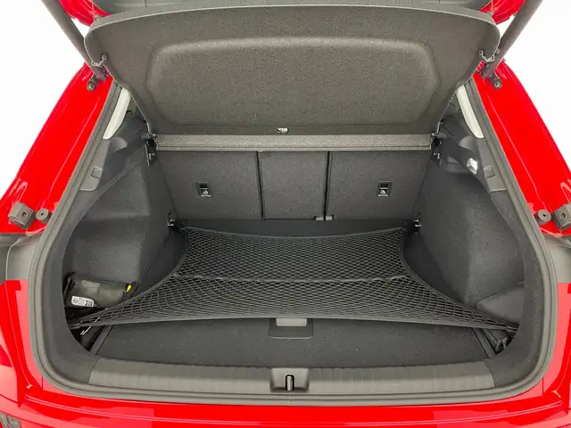 Audi Q3 view 7