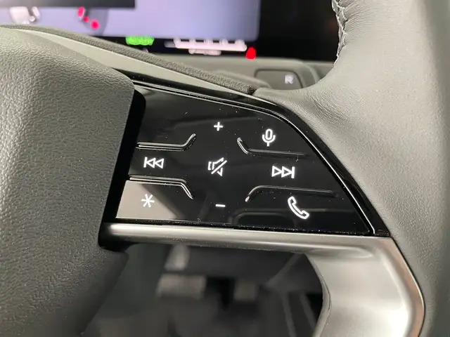 Audi Q3 view 14