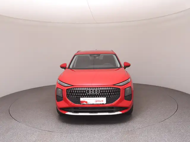 Audi Q3 view 3