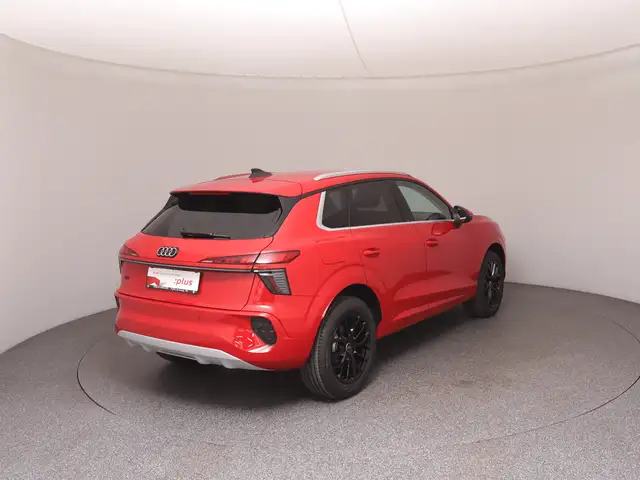 Audi Q3 view 4
