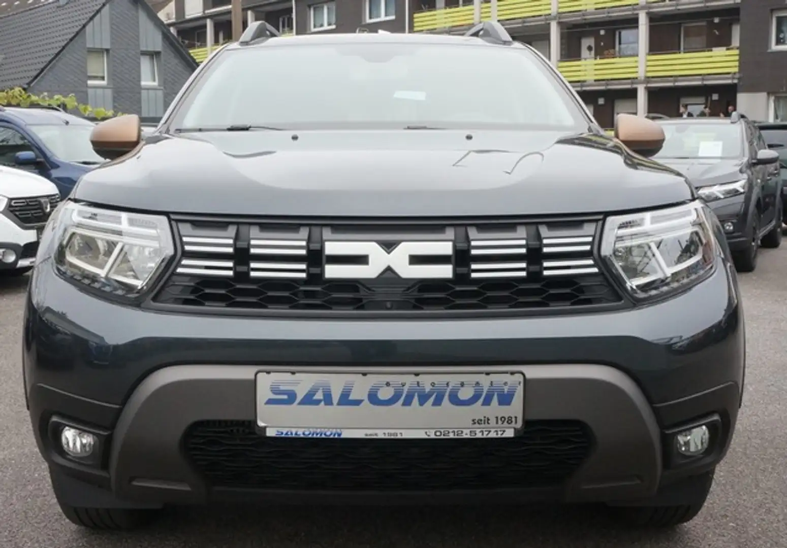 Dacia Duster TCe150AUTOM*Extr+ NAVI+4 CAM+ADVENTUREPAK Noir - 2